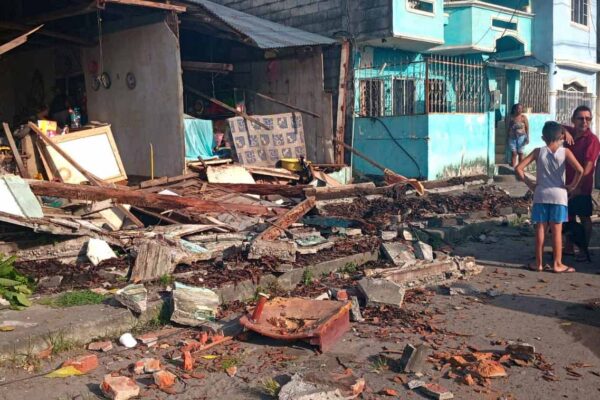 {"role":"assistant","content":"Monumental 6.3-Magnitude Earthquake Strikes Ecuador, Stunning Residents and Urging Survival","refusal":null,"annotations":[]}