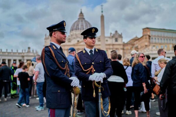 {"role":"assistant","content":"Exclusive Photos: Stunning Moments of Vatican Pope Security in Action","refusal":null,"annotations":[]}