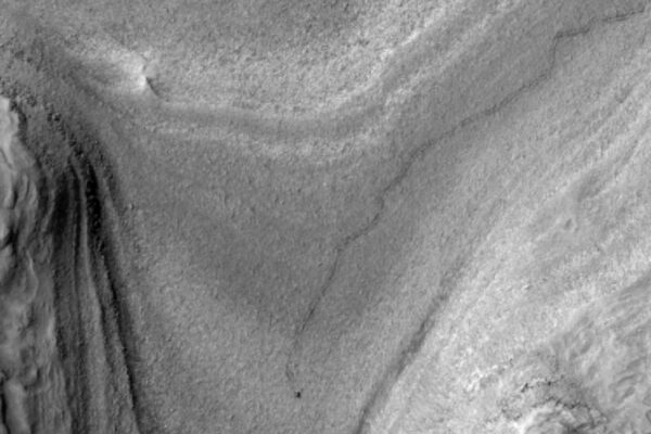 {"role":"assistant","content":"Mars Orbiter Delivers Stunning First Photo of Curiosity Rover in Action","refusal":null,"annotations":[]}